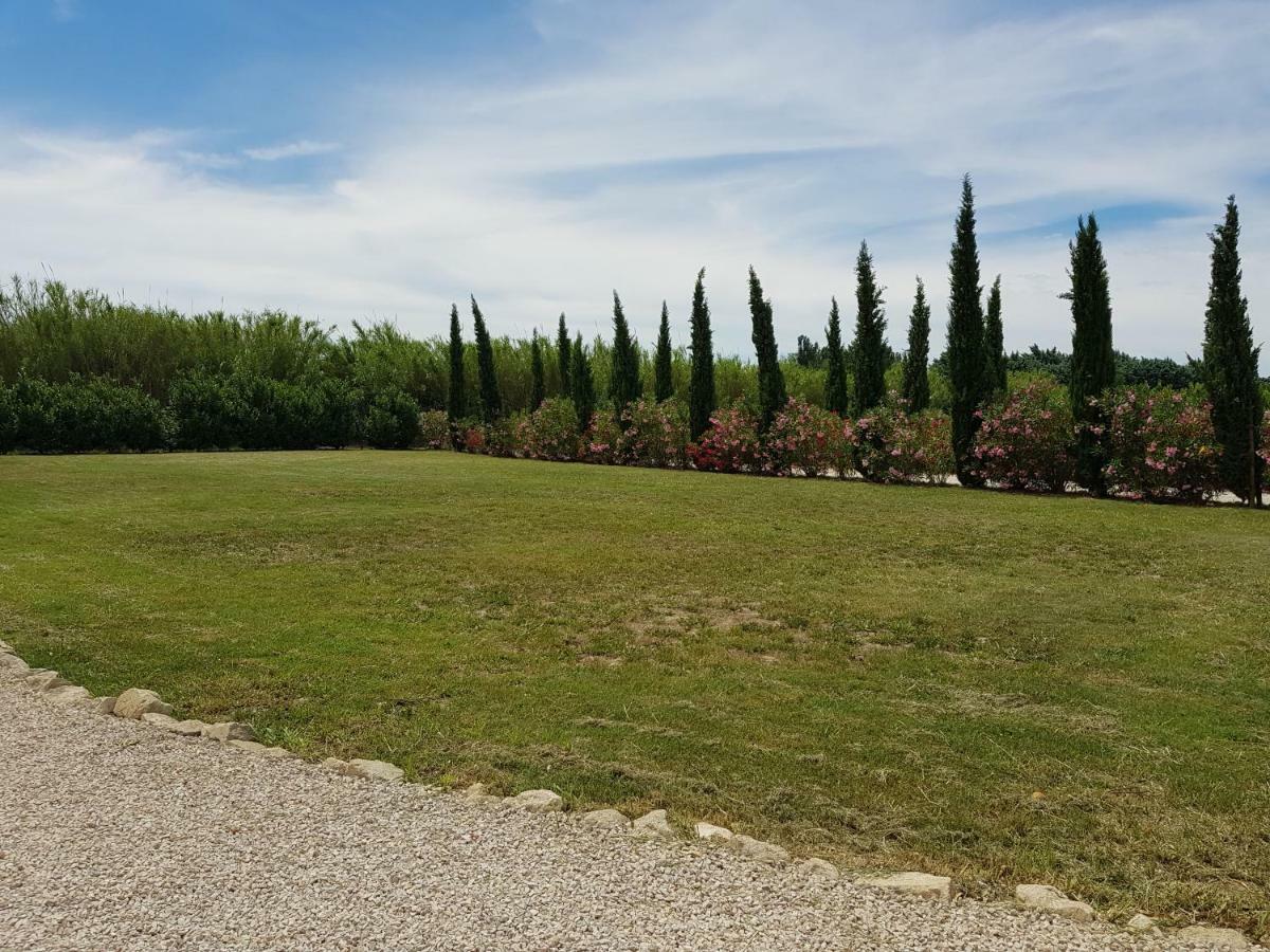 Le Mas Saint Jean Mézoargues Exterior photo